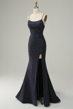 Robe de soirée bleu marine sans bretelles avec décolleté en cœur et perles
