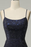 Robe de soirée bleu marine sans bretelles avec décolleté en cœur et perles