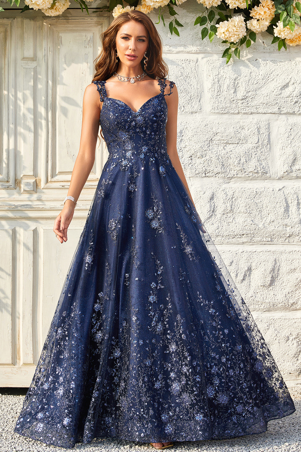 Robe de soirée longue bleu marine à épaules dénudées et appliqués