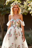 Robe de mariée en tulle blanc à épaules dénudées Une ligne brodée de traîne de balayage