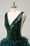 Robe de bal à paillettes à col en V vert foncé scintillante avec volants amovibles