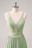 Robe de demoiselle d’honneur florale à volants vert avec dentelle