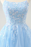 Jolie robe courte à paillettes bleues à paillettes avec appliques