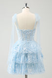 Robe de cocktail à volants en broderie bleu pailleté avec appliques
