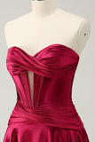 Robe de cocktail sans bretelles en satin bordeaux ligne A chérie