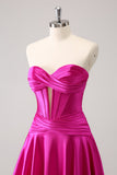 Robe de soirée court corset trapèze fuchsia en forme de cœur