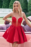 Robe de soirée Court rouge trapèze sans bretelles avec corset à volants courts et jolies perles