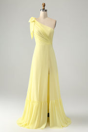 A Line One Shoulder Robe d’invitée de mariage longue jaune avec fente