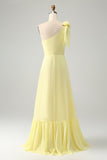 A Line One Shoulder Robe d’invitée de mariage longue jaune avec fente