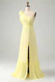 A Line One Shoulder Robe d’invitée de mariage longue jaune avec fente