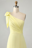 A Line One Shoulder Robe d’invitée de mariage longue jaune avec fente