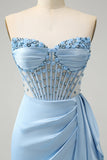 Robe de cocktail moulante bleue scintillante avec corset et perles