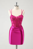 Robe de soirée Court moulante à bretelles spaghetti fuchsia perlée en satin