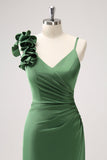 Robe de demoiselle d’honneur en satin plissé vert olive avec fente