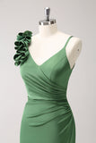 Robe de demoiselle d’honneur en satin plissé vert olive avec fente