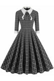 Robe noire à carreaux à revers vintage des années 50 avec demi-manches