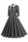 Robe noire à carreaux à revers vintage des années 50 avec demi-manches