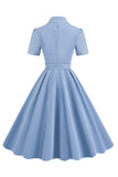 Robe bleue à revers trapèze vintage des années 1950 avec boutons