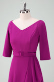 Robe de cocktail asymétrique violet raisin avec demi-manches