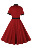 Robe rouge à col montant vintage des années 1950 avec noeud