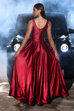 Robe longue en satin rouge foncé à col en V avec fente