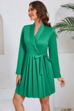 Robe de cocktail courte plissée verte avec noeud