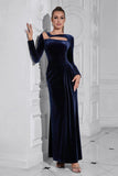 Robe de bal en velours bleu foncé à manches longues avec fente