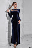 Robe de bal en velours bleu foncé à manches longues avec fente