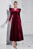 Robe de bal longue en velours bordeaux à volants à col en V