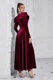 Robe de bal longue en velours bordeaux à volants à col en V