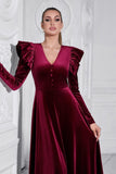 Robe de bal longue en velours bordeaux à volants à col en V