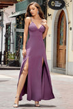 Robe de bal longue moulante à bretelles spaghetti violettes avec fente