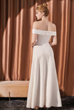 Robe longue de bal en satin blanc à épaules dénudées