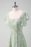 Robe de demoiselle d’honneur florale imprimée gris vert avec fente