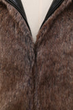 Manteau court en fausse fourrure marron moelleux pour homme avec capuche