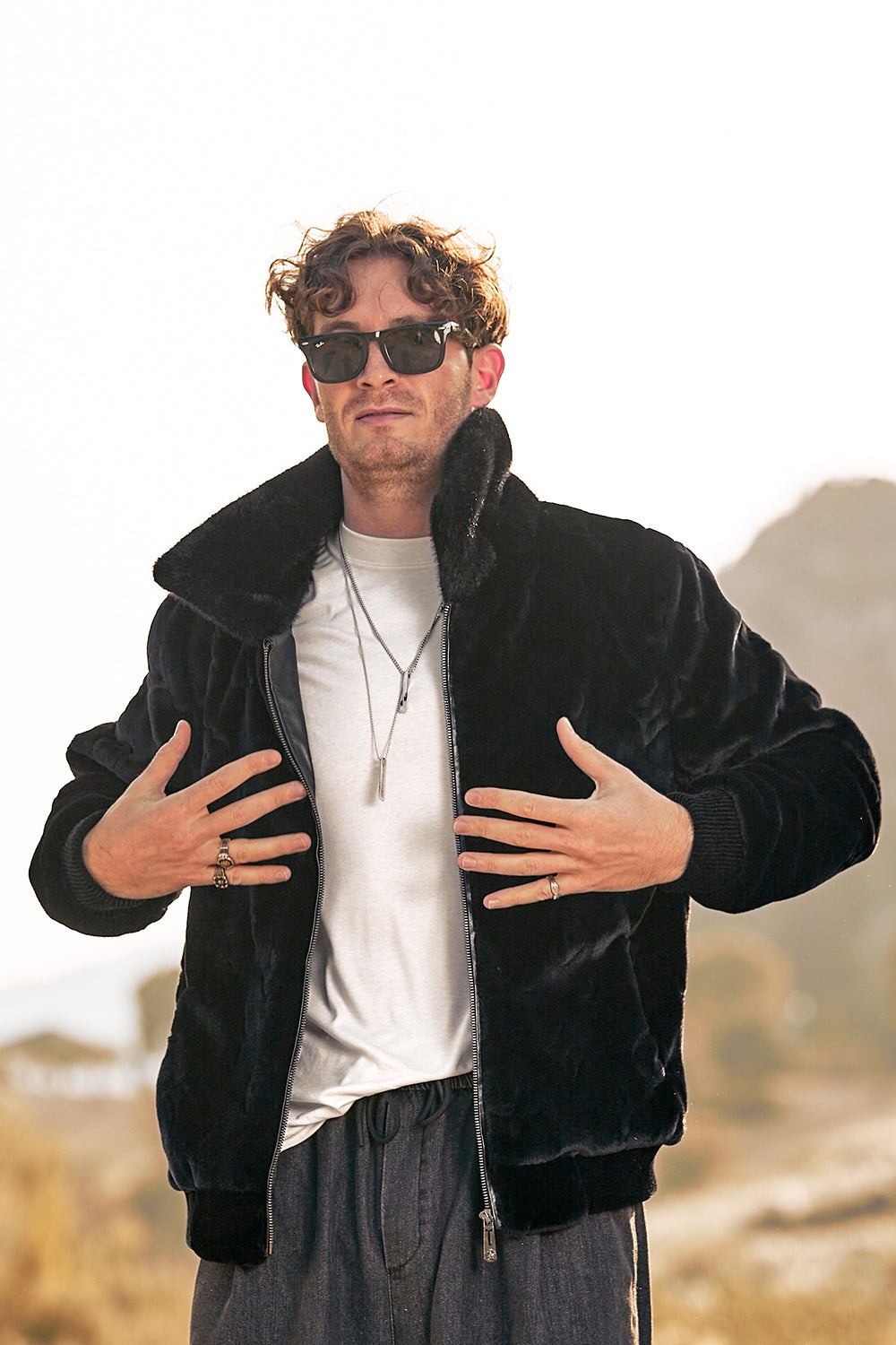 Manteau à capuche épaissi d’hiver en fausse fourrure de luxe pour hommes