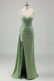 Robe de soirée longue sirène vert clair scintillante à bretelles spaghetti et appliques avec fente