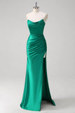 Robe de bal longue sans bretelles en satin froncé vert sirène avec fente