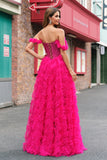 Robe de bal corset longue à épaules dénudées à plusieurs niveaux fuchsia avec perles