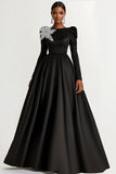 Satin noir col bateau manches longues Robe d’invité de mariage longue trapèze