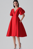 Robe formelle en satin rouge à manches bouffantes