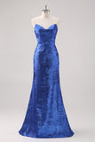 Robe longue formelle en satin bleu royal à épaules dénudées avec manches amovibles