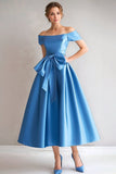 Bleu dénudé épaule trapèze Satin Thé longueur Mère de la mariée Robe avec noeud