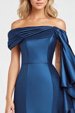 Robe de soirée en satin bleu foncé sirène à volants à épaules dénudées