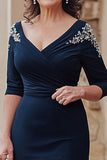 Sirène bleu marine col en V Satin demi-manches Robe longue mère de la mariée avec fente