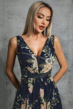 Col en V bleu marine Une robe formelle en mousseline de soie imprimée de fleurs