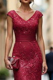 Robe de la mère de la mariée brodée en sirène rouge rouge foncé à col en V avec sequins