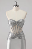 Robe de soirée longue sirène en satin perlé gris avec fente