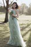 Robe de soirée longue froncée en tulle trapèze vert à bretelles spaghetti avec broderie