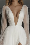 Élégante robe de mariée longue en tulle ivoire profond à col en V trapèze avec fente